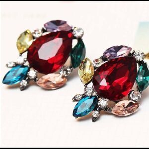 🌺 New colorful rhinestone stud earrings 🌺